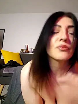 AryaSummersReal online show from May 2026 07:33:01 PM