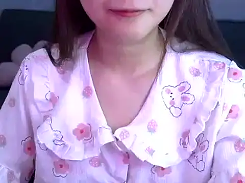 Snapshot of Bee_2k chatting on July 2026 04:21:01 AM Bee 2k online show from July 2026 04:21:01 AM