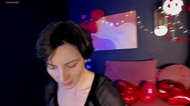 LorenDaze online show from February 2025 02:00:02 PM