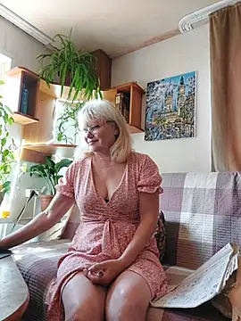 Snapshot of IrmaRose chatting on August 2026 07:07:02 AM IrmaRose online show from August 2026 07:07:02 AM