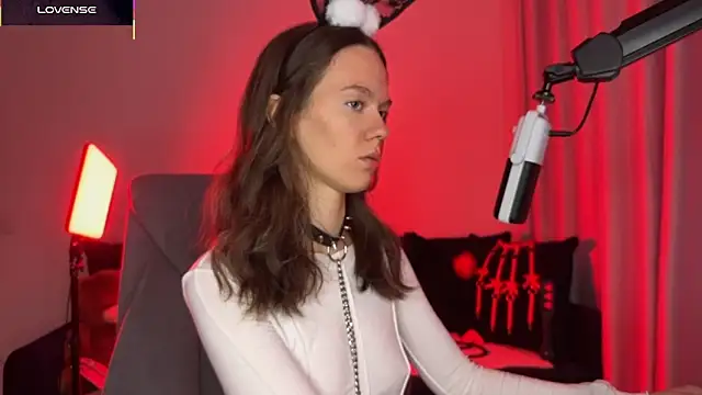 DivineBite online show from September 2025 03:06:02 PM