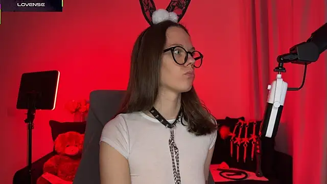 DivineBite online show from October 2025 05:15:02 PM