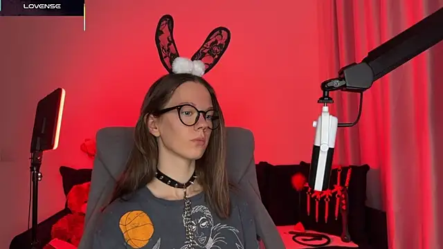 DivineBite online show from October 2025 03:24:01 PM