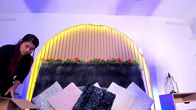 Karlagonzales  online show from February 2025 11:35:01 PM