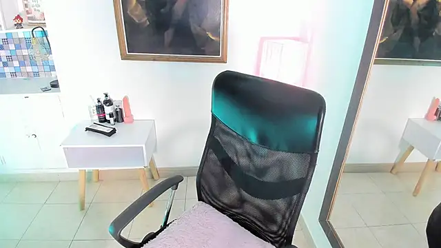 Karlagonzales  online show from December 2025 06:26:01 PM