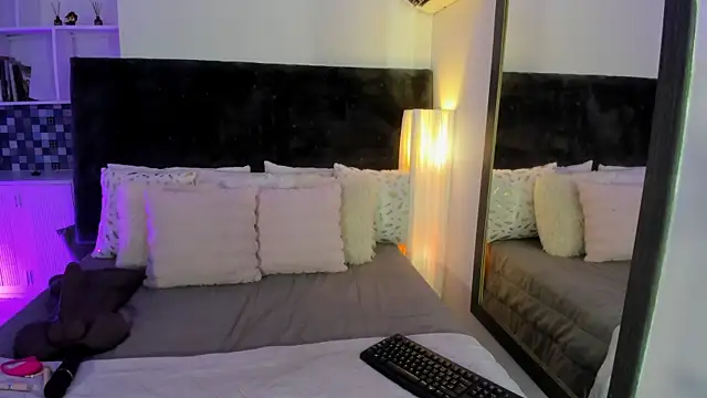 Karlagonzales  online show from July 2026 06:58:02 PM