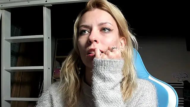 karo123421 online show from November 2025 09:47:01 PM