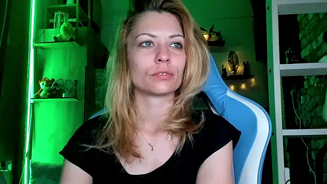 karo123421 online show from March 2026 03:43:01 AM