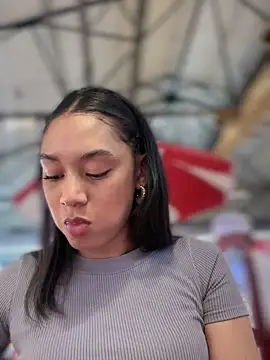 Snapshot of Leaberry chatting on January 2025 05:58:01 PM Leaberry online show from January 2025 05:58:01 PM