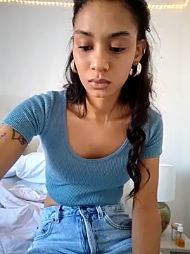 Snapshot of Leaberry chatting on September 2025 01:55:01 PM Leaberry online show from September 2025 01:55:01 PM