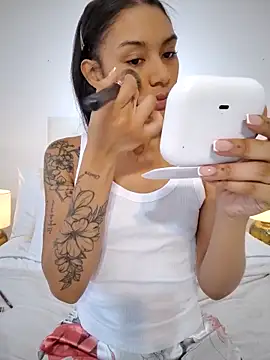 Snapshot of Leaberry chatting on September 2025 08:33:02 PM Leaberry online show from September 2025 08:33:02 PM