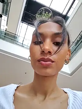 Snapshot of Leaberry chatting on October 2025 07:46:02 PM Leaberry online show from October 2025 07:46:02 PM