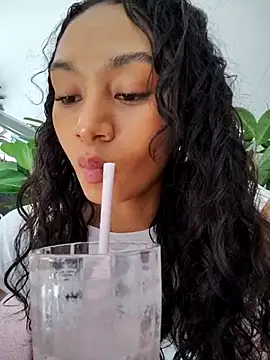 Snapshot of Leaberry chatting on October 2025 08:09:02 PM Leaberry online show from October 2025 08:09:02 PM