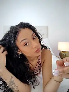 Snapshot of Leaberry chatting on October 2025 08:20:01 PM Leaberry online show from October 2025 08:20:01 PM