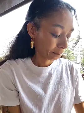 Snapshot of Leaberry chatting on October 2025 03:25:01 PM Leaberry online show from October 2025 03:25:01 PM