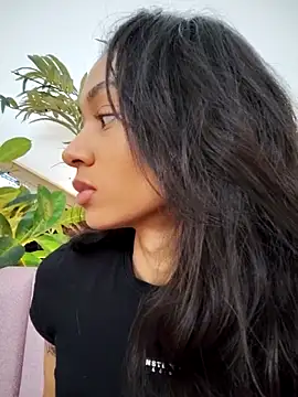 Snapshot of Leaberry chatting on November 2025 05:37:02 PM Leaberry online show from November 2025 05:37:02 PM