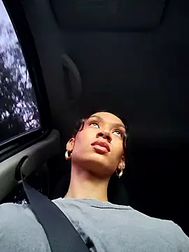 Snapshot of Leaberry chatting on November 2025 09:46:02 PM Leaberry online show from November 2025 09:46:02 PM