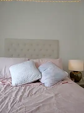 Snapshot of Leaberry chatting on November 2025 05:46:02 PM Leaberry online show from November 2025 05:46:02 PM