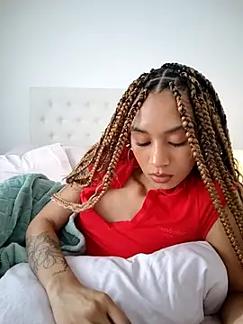 Snapshot of Leaberry chatting on November 2025 05:44:02 PM Leaberry online show from November 2025 05:44:02 PM