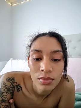 Snapshot of Leaberry chatting on November 2025 06:57:02 PM Leaberry online show from November 2025 06:57:02 PM