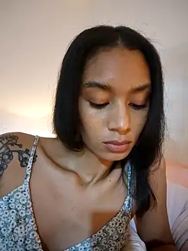 Snapshot of Leaberry chatting on November 2025 10:59:02 PM Leaberry online show from November 2025 10:59:02 PM