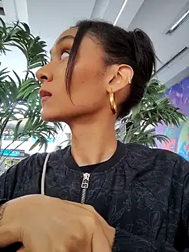 Snapshot of Leaberry chatting on November 2025 05:06:01 PM Leaberry online show from November 2025 05:06:01 PM