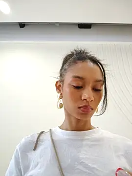 Snapshot of Leaberry chatting on November 2025 09:26:01 PM Leaberry online show from November 2025 09:26:01 PM