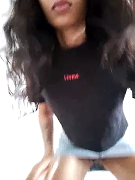 Snapshot of Leaberry chatting on December 2025 05:19:02 PM Leaberry online show from December 2025 05:19:02 PM