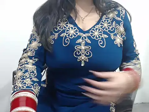 Snapshot of HOT_CHILLY chatting on April 2026 12:40:02 PM HOT CHILLY online show from April 2026 12:40:02 PM