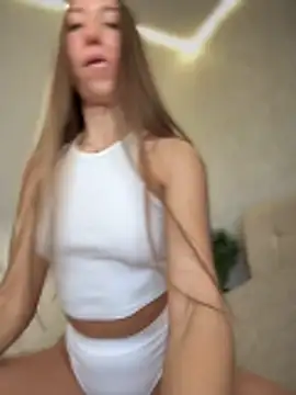 EvaCatt online show from March 2026 03:01:01 AM