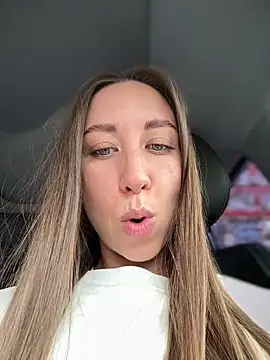 EvaCatt online show from April 2026 03:26:02 AM