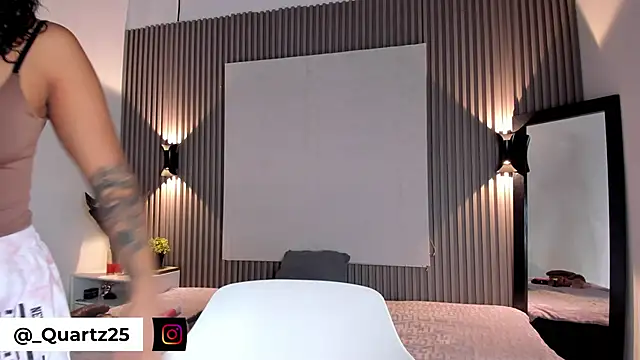 Snapshot of Zafiiraa chatting on October 2025 01:17:01 PM Zafiiraa online show from October 2025 01:17:01 PM