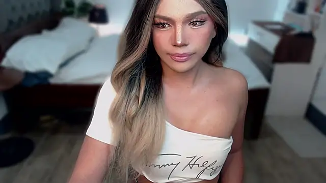 Snapshot of liaa_lurrecams chatting on November 2025 06:19:02 PM liaa lurrecams online show from November 2025 06:19:02 PM