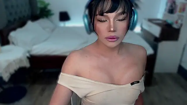 Snapshot of liaa_lurrecams chatting on November 2025 01:24:02 PM liaa lurrecams online show from November 2025 01:24:02 PM