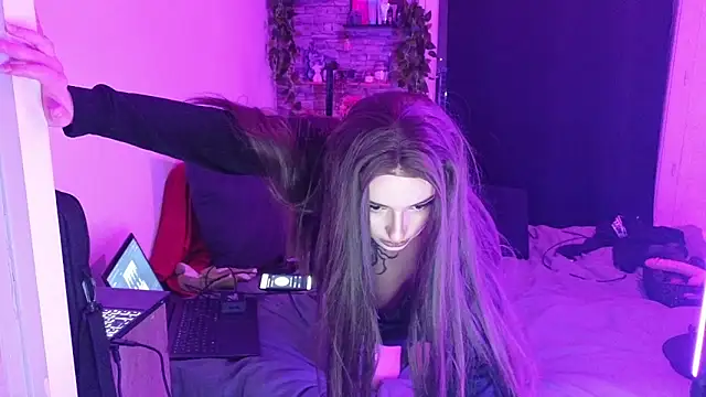 Moxxxie online show from November 2025 05:49:01 PM