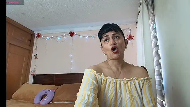 Snapshot of ISABEEL_SOFIA01 chatting on May 2026 02:22:01 PM ISABEEL SOFIA01 online show from May 2026 02:22:01 PM