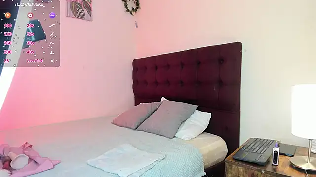 Athompzon online show from December 2025 07:21:01 PM