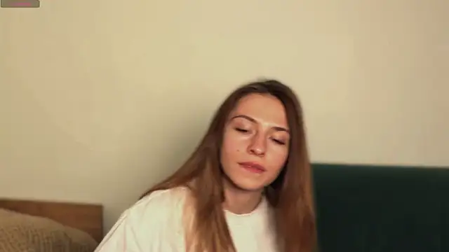 LovelyKatea online show from April 2026 01:45:02 PM