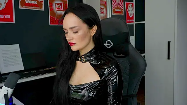 Snapshot of QueenAliss chatting on September 2025 03:28:01 AM QueenAliss online show from September 2025 03:28:01 AM
