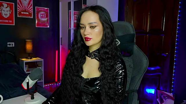 Snapshot of QueenAliss chatting on October 2025 04:10:02 AM QueenAliss online show from October 2025 04:10:02 AM