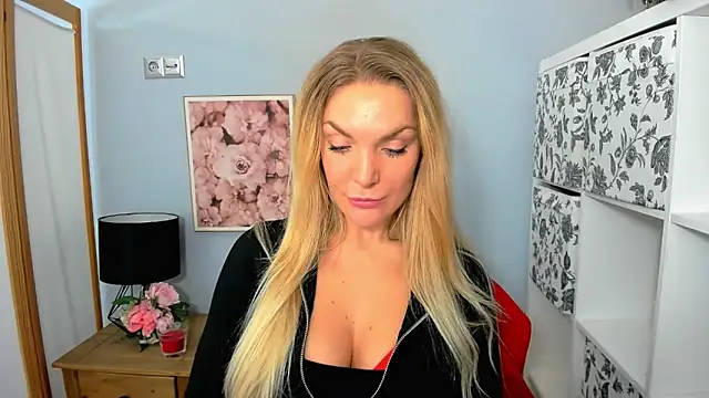 AulloraHoney online show from December 2024 07:10:01 PM