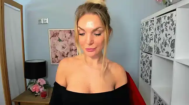 AulloraHoney online show from December 2024 06:56:02 PM