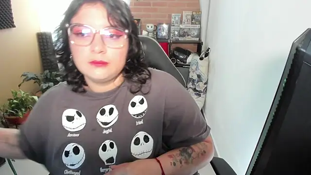 aika-dreams online show from September 2025 12:38:01 PM