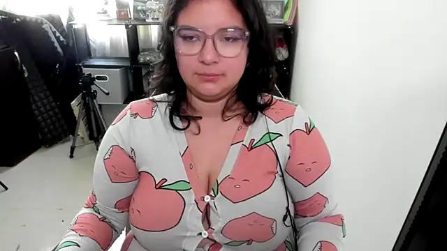 aika-dreams online show from November 2025 03:23:02 PM