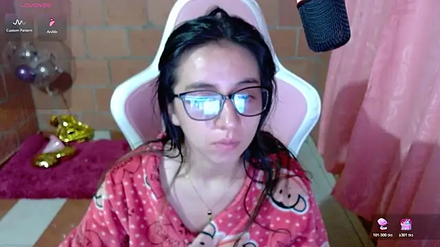 Snapshot of Maggie_Fox3 chatting on June 2026 01:51:02 AM Maggie Fox3 online show from June 2026 01:51:02 AM