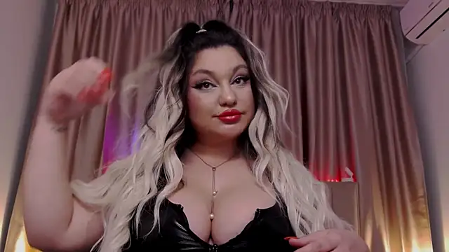 Larissa K online show from November 2025 07:46:01 PM