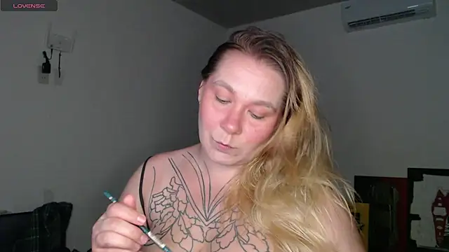 Snapshot of Enotika chatting on November 2025 10:53:02 PM Enotika online show from November 2025 10:53:02 PM