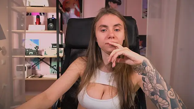  AnnaStark  online show from October 2025 07:47:01 PM