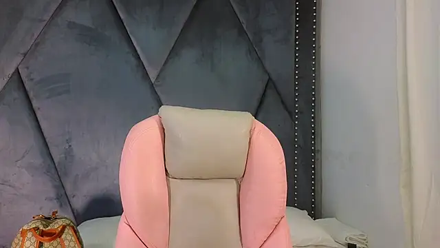 SexyLeilaa online show from March 2025 12:00:01 AM