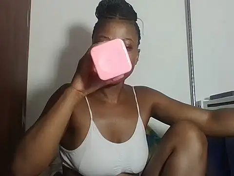 Snapshot of Sweetbaby004 chatting on February 2026 05:28:02 PM Sweetbaby004 online show from February 2026 05:28:02 PM